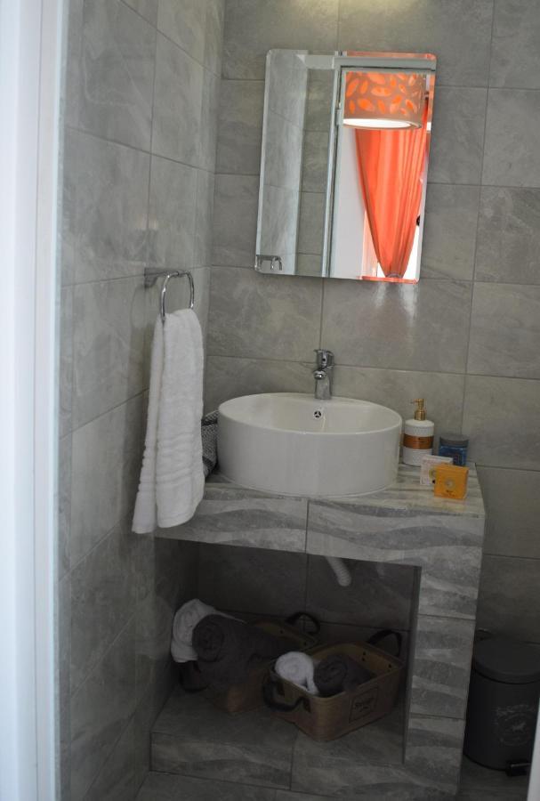 12 Senses Sea View *